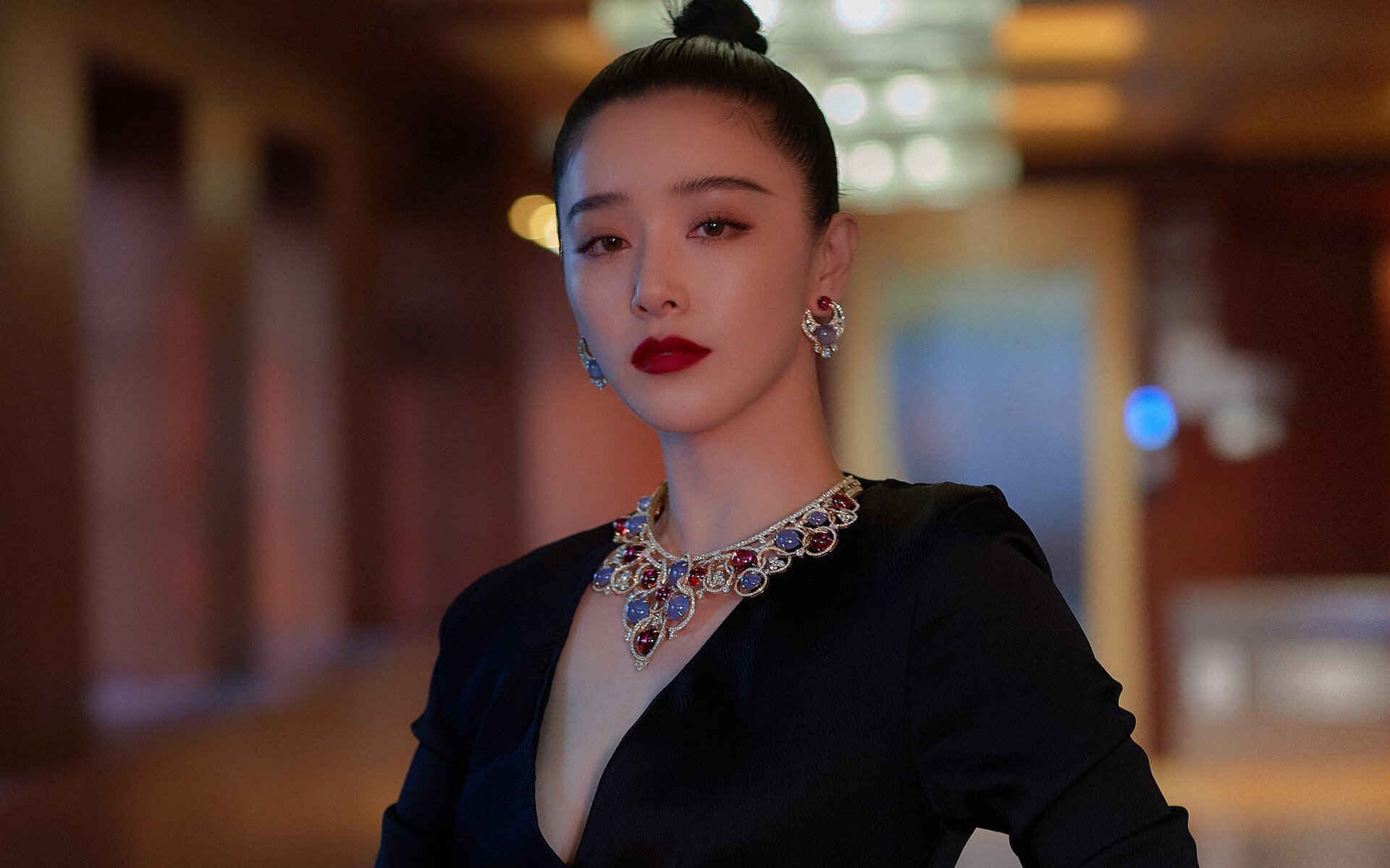 图穆亚凭借精准传球与极强的突破能力，在橄榄球锦标赛中大放异彩