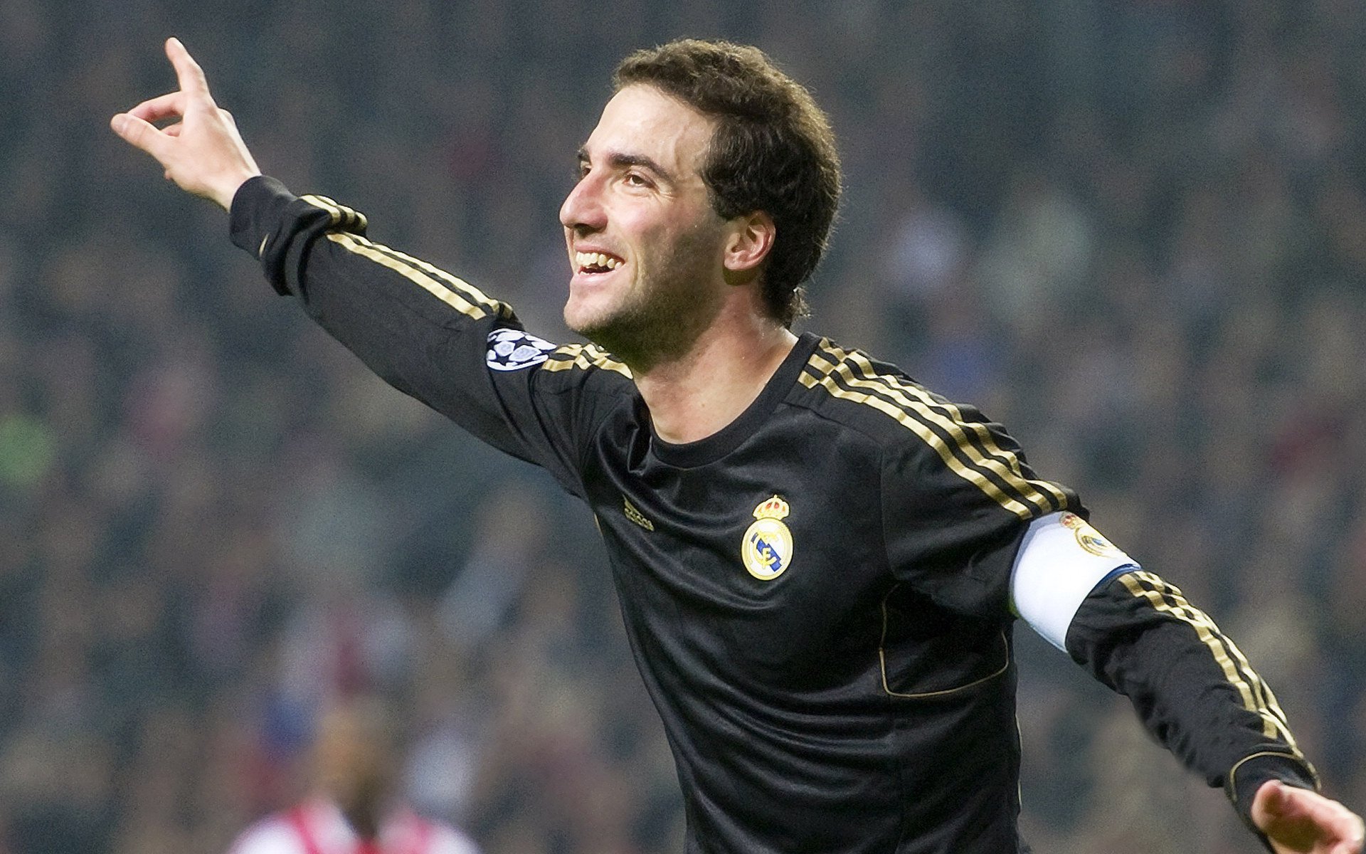 乐鱼平台-“意甲战火再燃：经典对决引发热烈讨论”，意甲战况